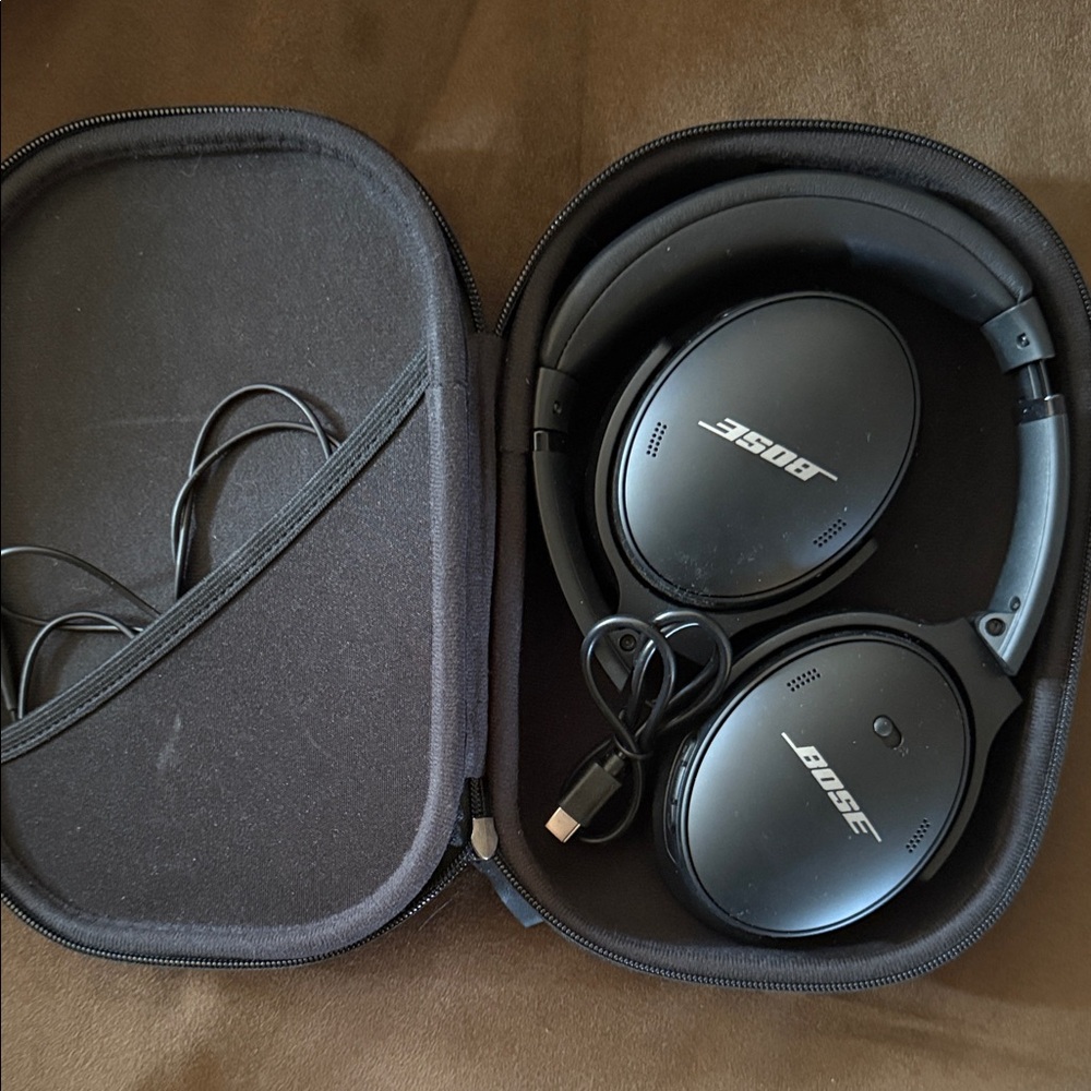 Bose Black Over-Ear Wireless Headphones with Case